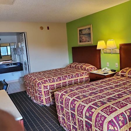 Rodeway Inn Forest City Ngoại thất bức ảnh