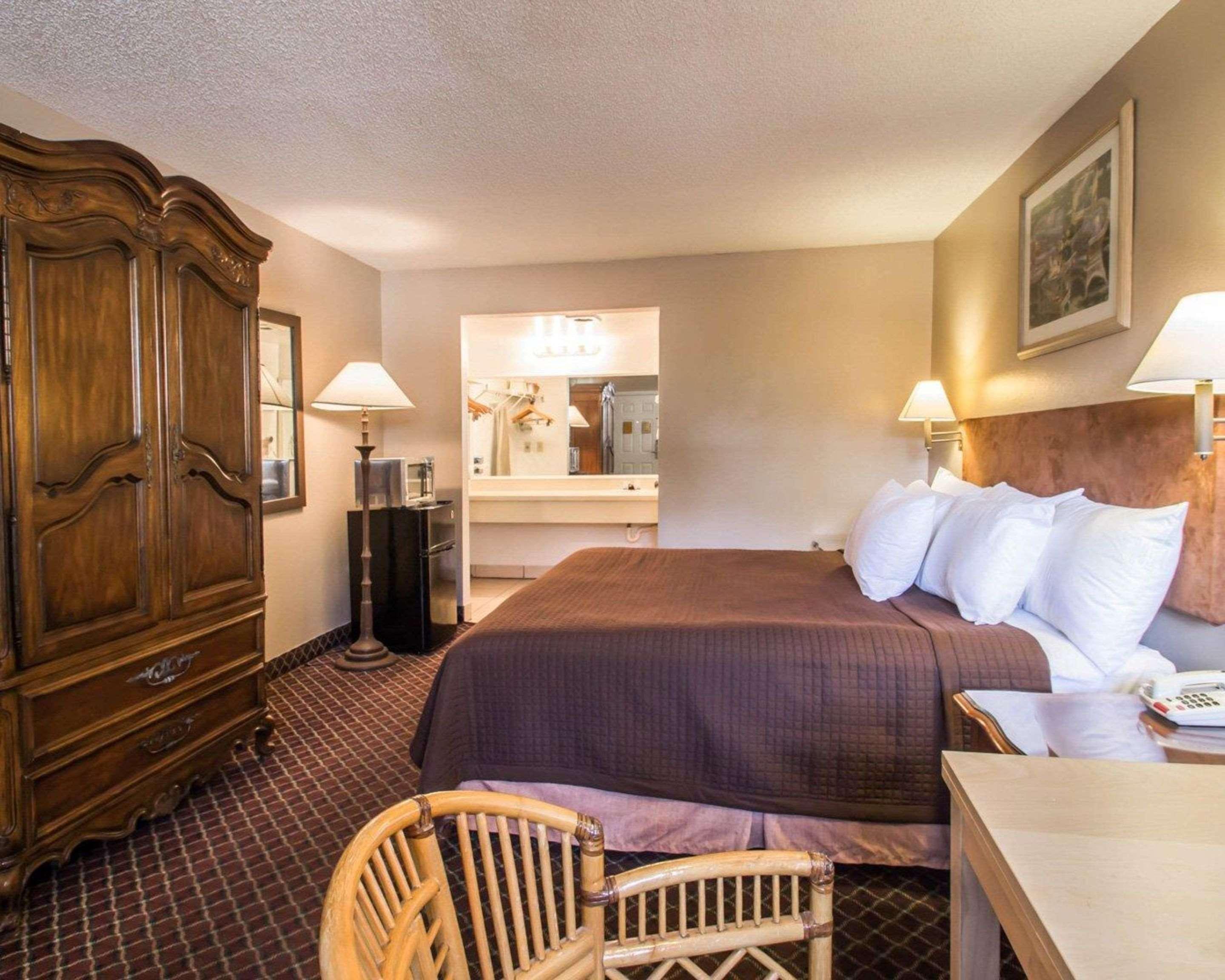 Rodeway Inn Forest City Ngoại thất bức ảnh