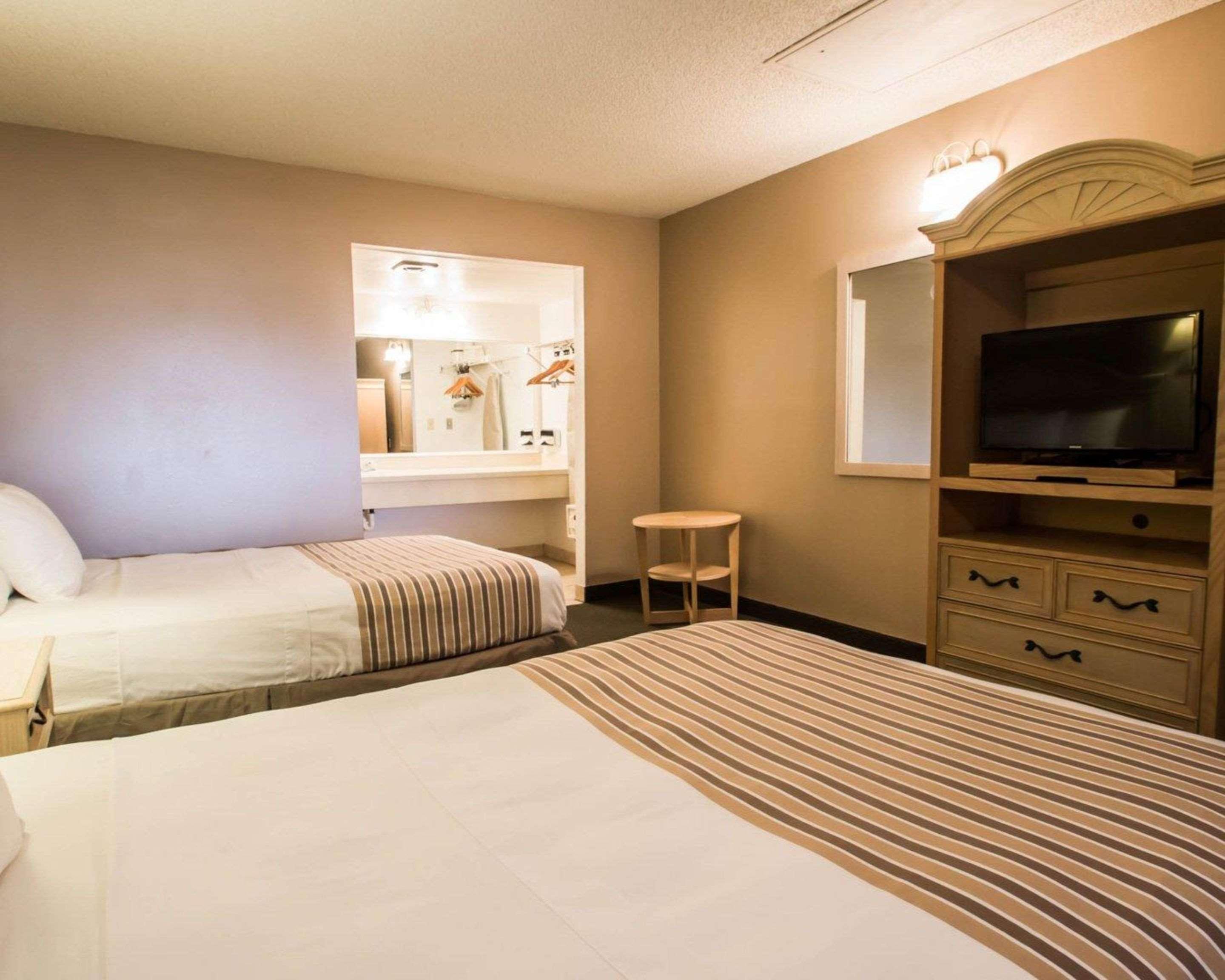 Rodeway Inn Forest City Ngoại thất bức ảnh
