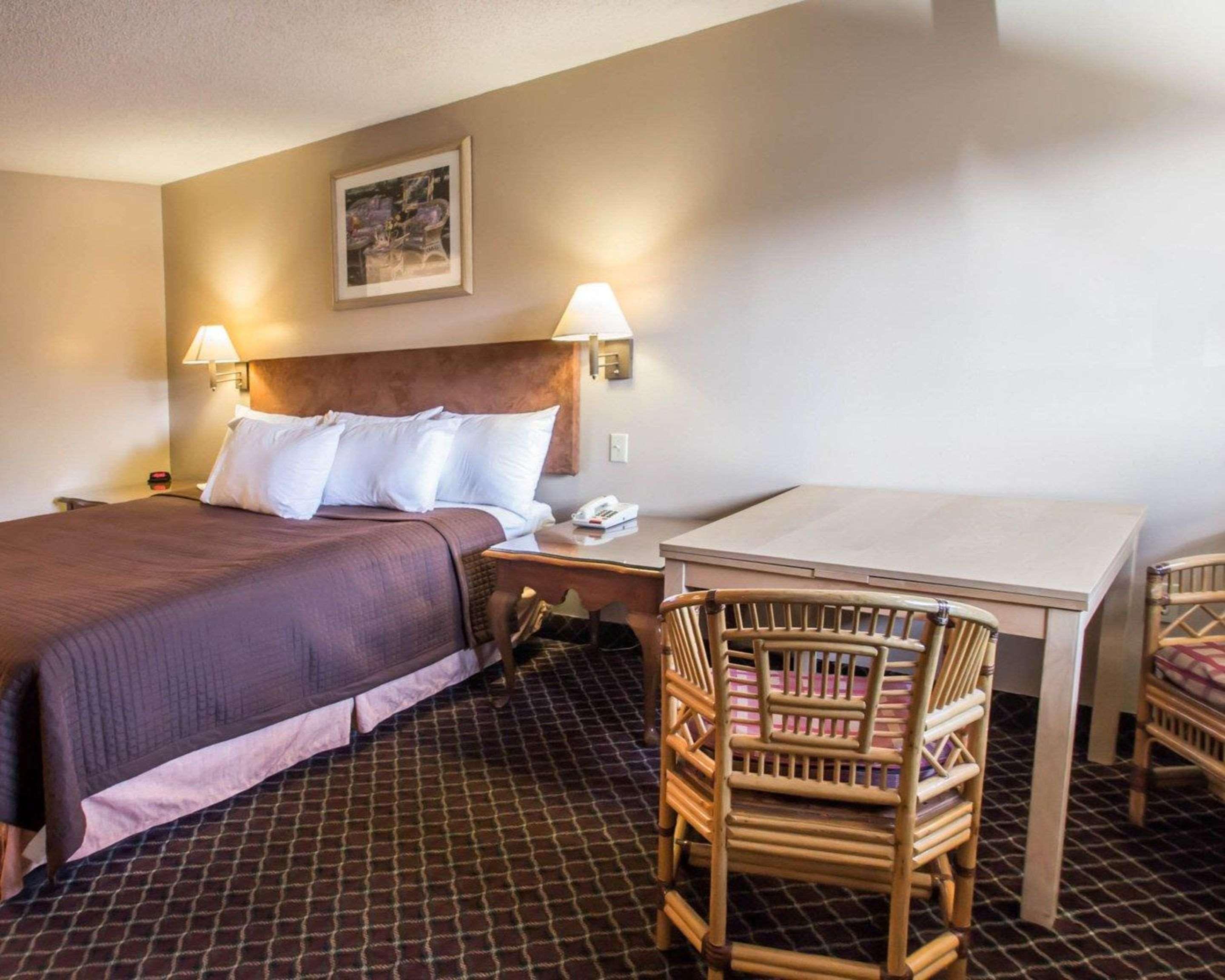 Rodeway Inn Forest City Ngoại thất bức ảnh
