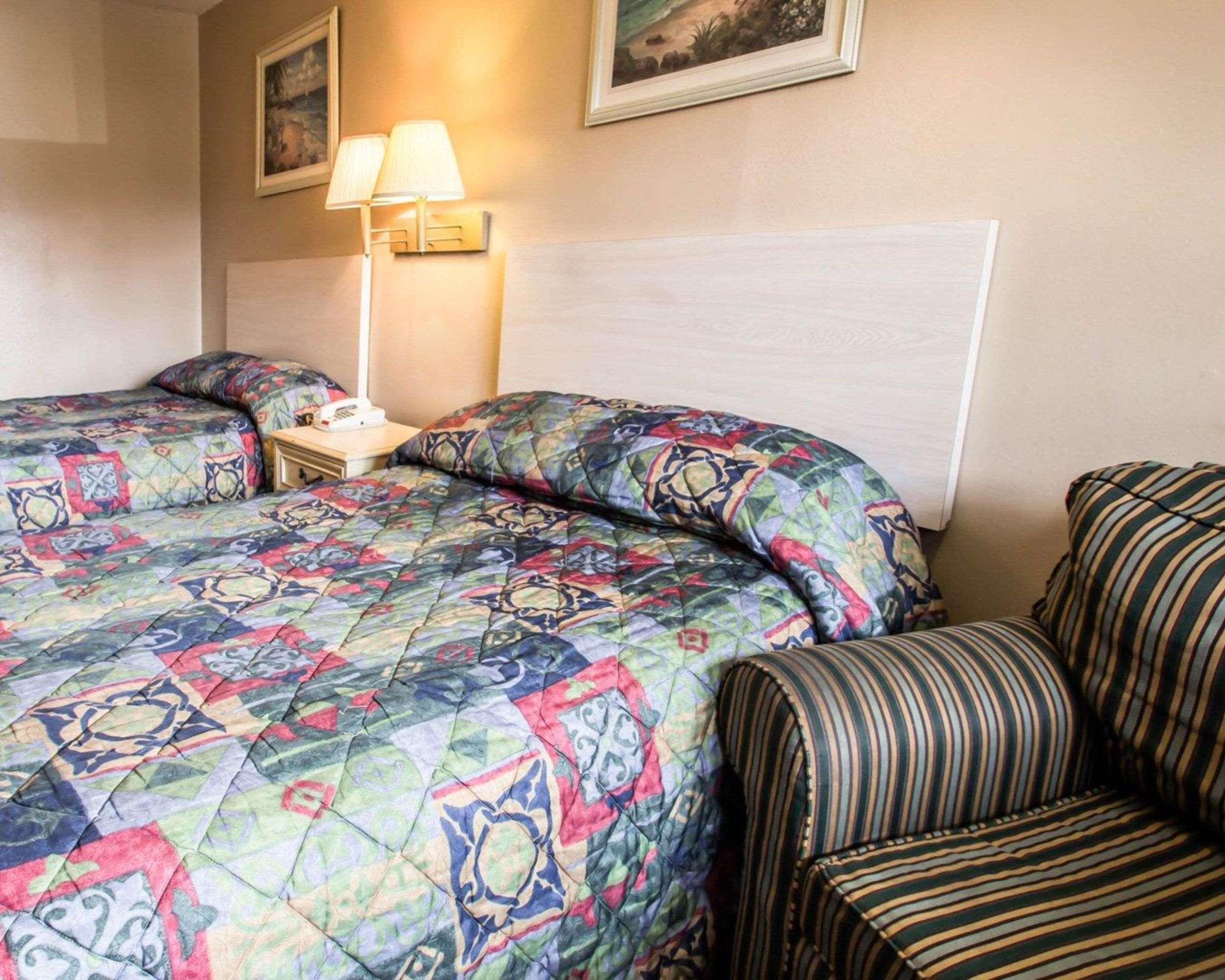 Rodeway Inn Forest City Ngoại thất bức ảnh