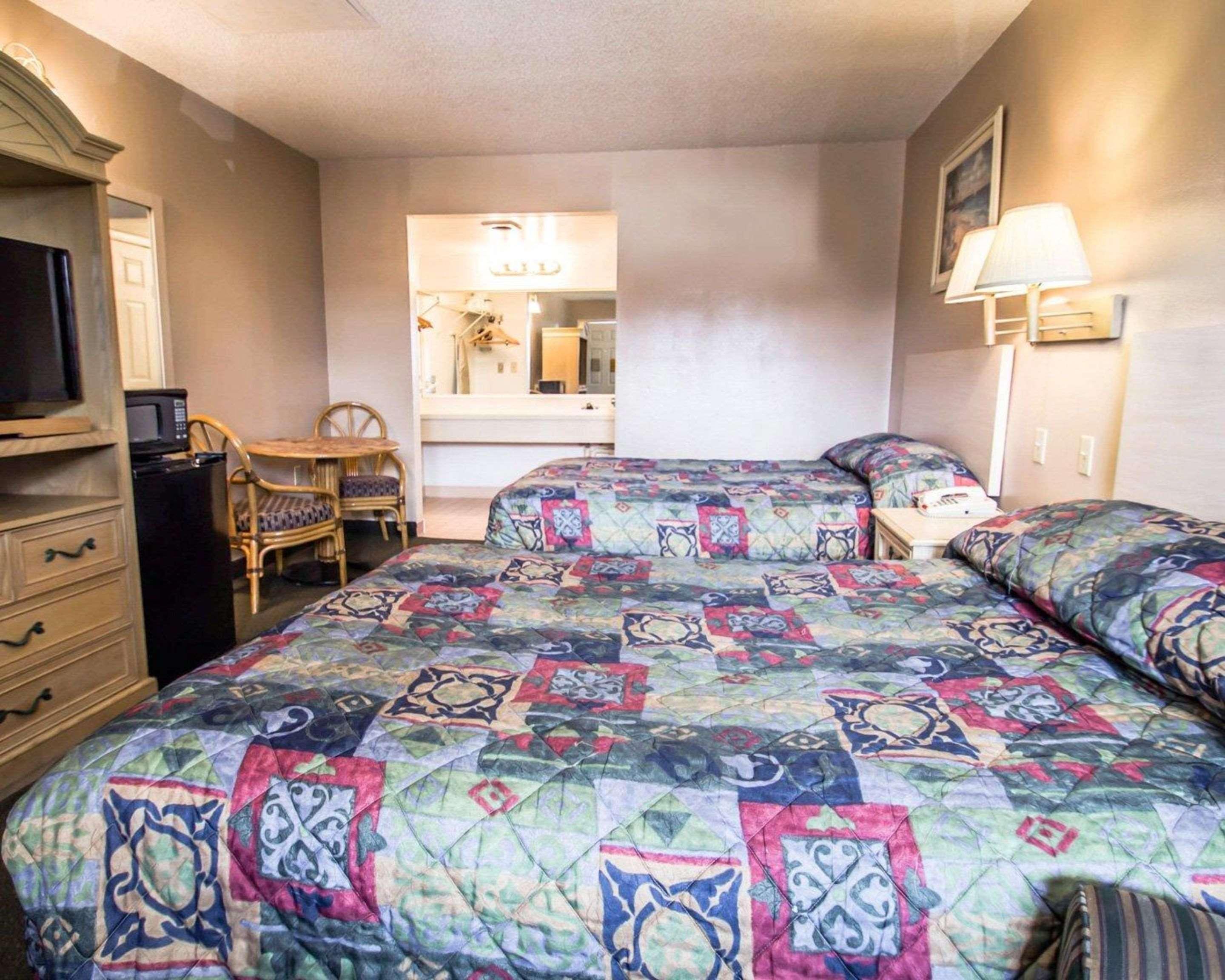 Rodeway Inn Forest City Ngoại thất bức ảnh