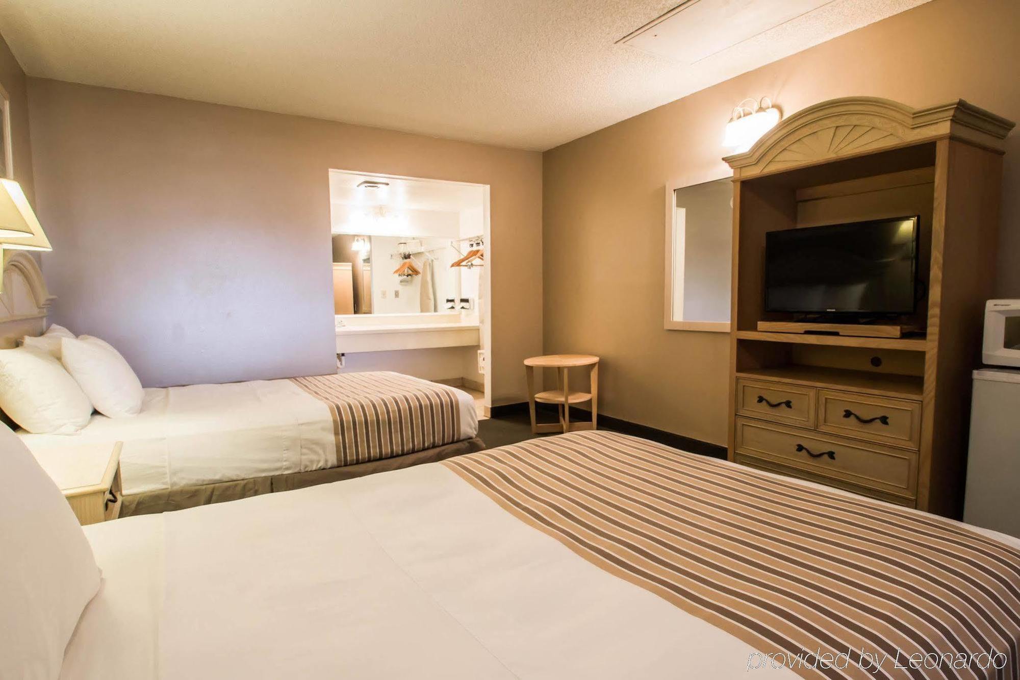 Rodeway Inn Forest City Ngoại thất bức ảnh
